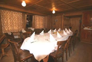 Gasthaus Zum Weissen Kreuz Hotel Замедан Екстериор снимка